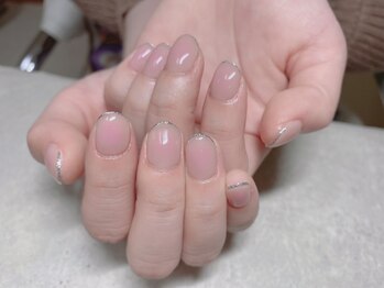 ラドール(La Dhole)/ふんわりチークネイル×先端ラメ