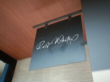 リ ホワイト(Re.White)の雰囲気（この看板が目印です！）