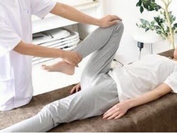 KCSセンター富士の写真/足首/膝/股関節/腰の施術により足全体のバランスを整えてO脚・X脚を改善!デスクワークや立ち仕事の疲れに◎