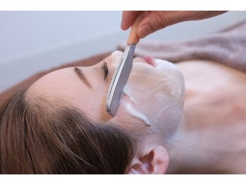 シェービング アンド エステ ローズマリー(Rosemary)の写真/プロによる本格シェービングで素肌に自信を。お顔剃り美容法シェービングで輝く肌に☆