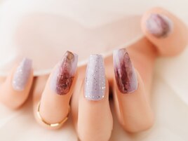 奥行き感が魅力な紫ネイル