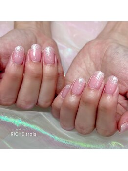リッシュ トロワ(RICHE trois)/ちゅるんピンクの煌めきネイル♪