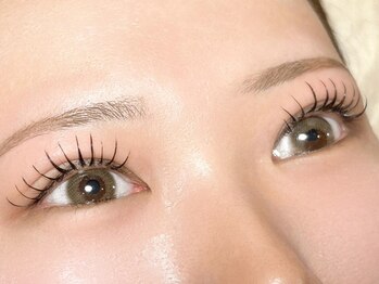 リッカドンナ 南森町店(E'RICADONNA)の写真/【&Healthy◇まつ毛パーマ+LED+フラットラッシュ80本¥9500】まつパでは物足りない方に、ナチュ盛りを実現♪