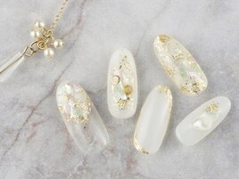 ホワイト×金箔シェルネイル