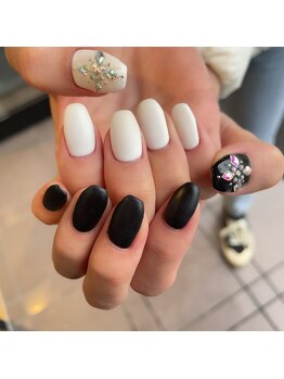 トータルサロン 白べぇーっ プラス/アシメネイル