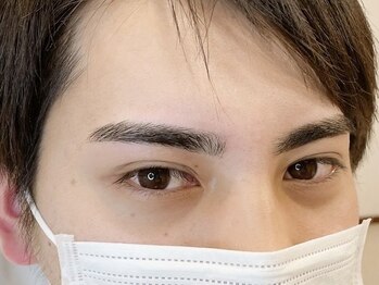 ホワイトアイ 難波(WHITE EYE)の写真/【男性のお客様も大歓迎☆】お顔の印象は8割眉で決まる!!眉毛を整えることで爽やかな印象に♪初回￥4480!!