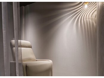 アリソン(Allison)/半個室のフェイシャルブース