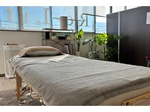 白と緑が織りなす、心落ち着くリラックス空間。