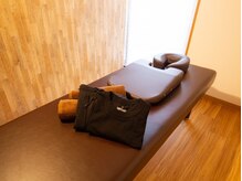 伝統鍼灸喜心堂の雰囲気(木目調で落ち着いた雰囲気の施術室♪)