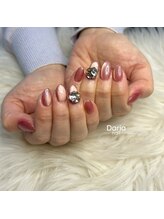 ダリア(Daria)/人気の赤マグネットネイル