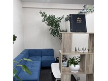 サロン ド アーミー(SALON DE ARMY)の雰囲気（お待ちいただいている間各種充電器の貸し出しも◎）