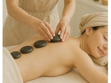 ビューティーデザイン ラピア(beauty design Lapia)の雰囲気（ホットストーンセラピー温石効果で身体の深部から温めます♪）