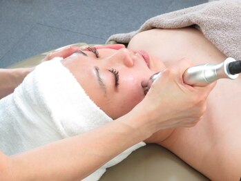 ヒメビューティ(Hime Beauty)の写真/【砥堀駅から車で6分！】フェイシャルリンパ＋EMS(デコルテマッサージ付)60分¥4000～電流を流して血行UP！