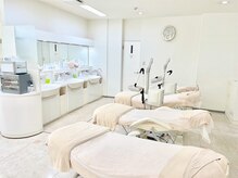 シーボン 春日原店の雰囲気（明るく広々とした開放的なサロン空間。初めての方も通いやすい）