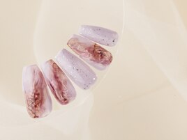 奥行き感が魅力な紫ネイル