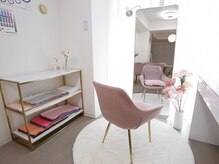 カラーブーケ(Color Bouquet)の雰囲気（白や大理石を基調とした広々空間で診断を受けていただけます☆）