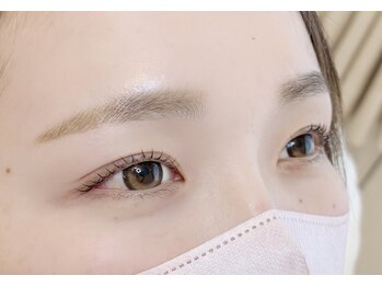リリー(LILY)の写真/似合わせデザインでナチュラルまつ毛でも自まつ毛が最大限映える◎ボリューム感のあるお目元も思いのまま♪