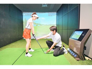 チキンゴルフ 新宿店(Chicken Golf)の写真/最新ゴルフシミュレーションでプライベートレッスン！ゴルフ初心者でも大歓迎◎