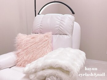 ハユン(hayun)の写真/忙しいスケジュールの味方☆仕事帰りでも通いやすい【9~22時営業】半個室で、目元も指先も理想の状態へ◎