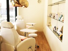 シエル ネイルスタジオ 古賀店(Ciel nail studio)の雰囲気（リクライニングチェア完備のカジュアルな店内でゆったりと☆）