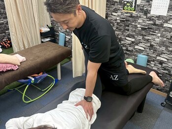 あず整体院 南森町天三/施術風景