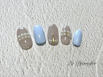 ジェルネフェル(LaDjernefer)/パールアクセントで上品ネイル