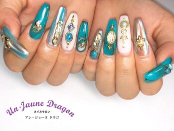 アン ジョーヌドラゴ/【ロングネイル】スタッズネイル