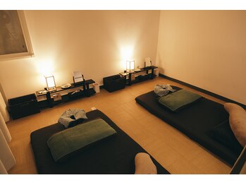 整えーる 巣鴨店/“和モダン”の店内