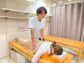 河内松原鍼灸整骨院/施術風景です