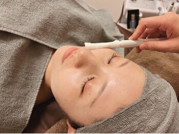 リフサロ(Rifsaro)の写真/フォト美顔・毛穴ケア・イオン導入で“透明感UP”。お肌のハリ・透明感をアップしたい方に♪