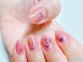 クリアピンクのフラワーネイル
