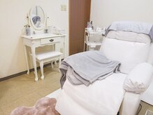 クレイモ(Kureimo)の雰囲気（ふわふわチェア&ドレッサーは居心地の良い空間に♪）