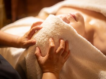 アイリービューティー(IRIE beauty)の写真/《極上の手技でじんわりほぐす◎》周りを気にせず受けられる完全個室で、ヘッドスパの贅沢なひとときを♪