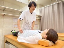 河内松原鍼灸整骨院/施術風景です