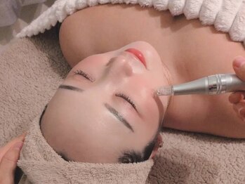サロン ニコリー(Salon Nicolly)の写真/【駅チカ◎】結果重視の肌質改善で徹底的に美肌へ◎トーンアップした白玉肌が叶う*。