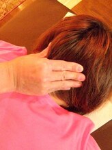 南京気功 大推拿 横浜西口店/首～肩をほぐします