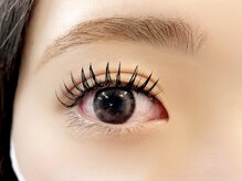 30種類以上の豊富なカラーから、目元に合った組み合わせをご提案