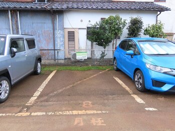 リラクゼーションルーム 自由時間/駐車場「8番」にお停めください