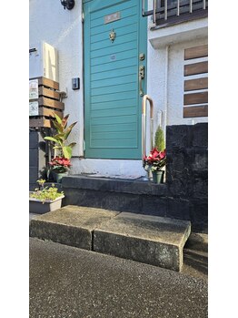 ミホズルーム(Miho‘s room)/赤いお花が目印