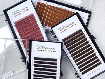 ルシエル アイラッシュ 薬院店(LuXiel Eyelash)の写真/【フラットラッシュブラウン/カラーミックス～選べる10色100本¥5000】カラーエクステで目元のお洒落も♪