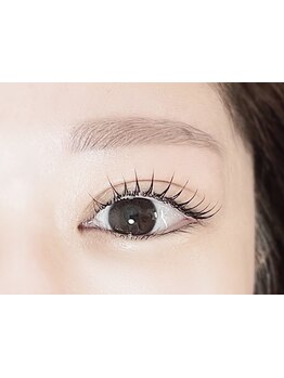 ナチュラル上品な目元にしたい