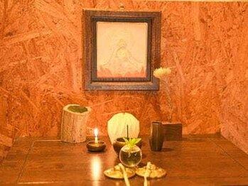 グリーンセラピー(Green therapy)/階段上の祭壇