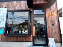 ビーキュアー(B.ch)の雰囲気（店舗外観です。目の前が駐車場です。）