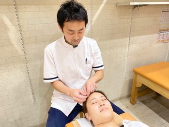 河内松原鍼灸整骨院/施術風景です