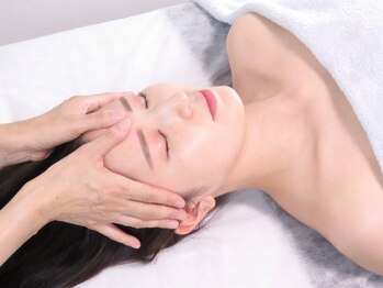 ベリッシマ筋膜セラピーの写真/筋膜はお顔の大きさにも関係する!筋膜ケアで普段動かすことのできない深層の筋肉を刺激し、スッキリ小顔☆