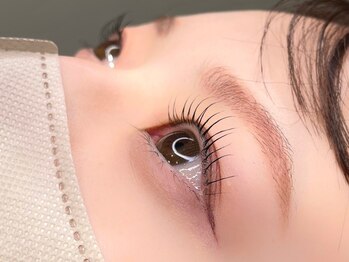 シュシュ(chou chou)の写真/◇丁寧なカウンセリング×高技術◇次世代型まつげパーマで、ナチュラルだけど目を引く印象的な瞳へ♪