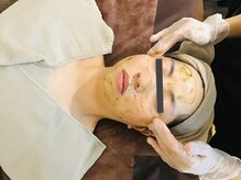 シロ(CHILO)/ハーブピーリング施術