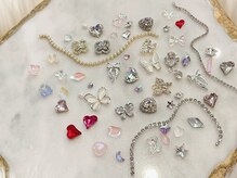 レアゼル(Le’a zele)の雰囲気（トレンドパーツ、カラー・ラメ、ミラーも多数あり(o^^o)♪）