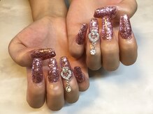 ラウト デコレーションアンドネイルサロン(Lauto Decoration&Nail Salon)/揺れるチャームネイル
