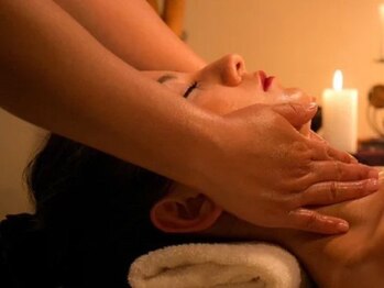 サロンドエミ テラピー(salon de emi)の写真/紫外線に負けない、うるおい美肌を目指そう！シミ・シワ・たるみやニキビにお悩みの方にもオススメ♪